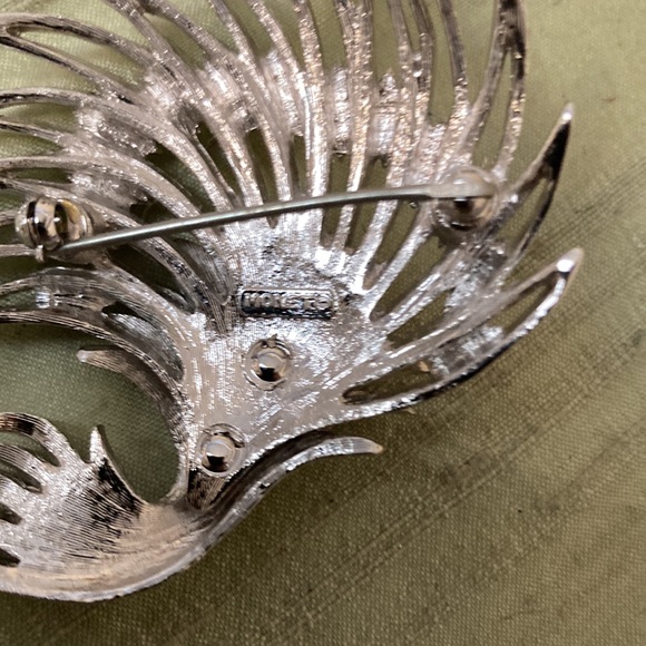 Vintage Monet Brooches - Picture 5 of 6